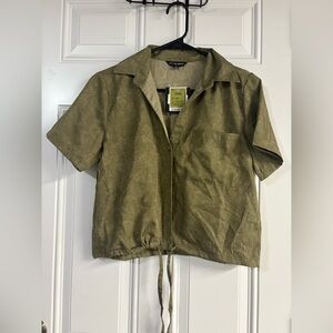 NWT Style Envy Olive Green Casual Cropped Shirt✨